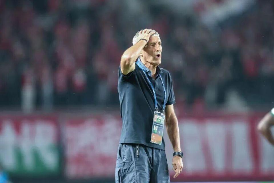 遇中超三连, 固执的塞蒂, 次级别冠军