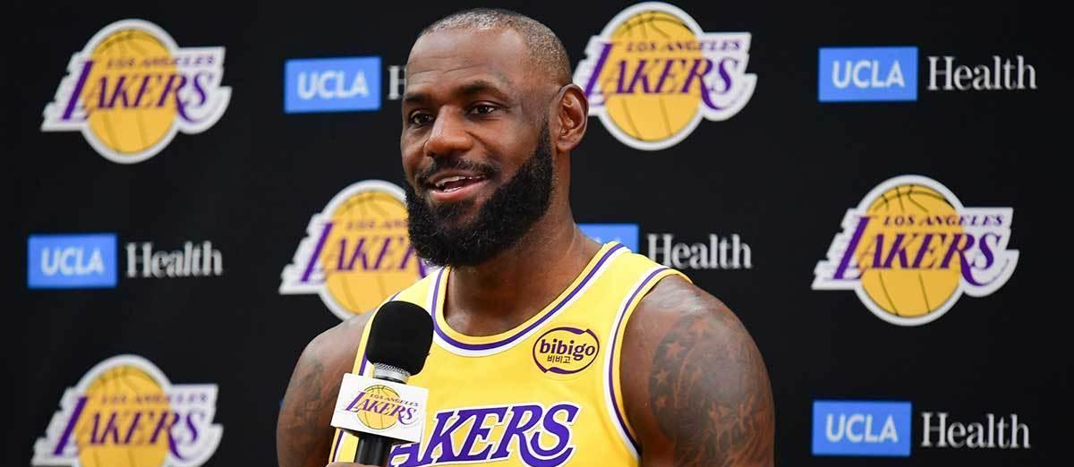 扭转外界看, 他认为